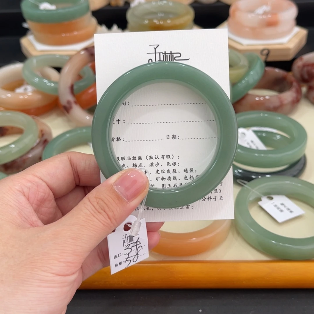 未镶嵌手镯石英质玉