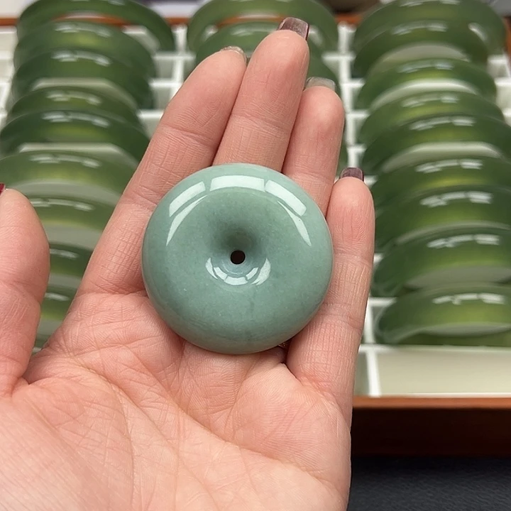 蛇纹石玉手镯未镶嵌M***轩挂坠