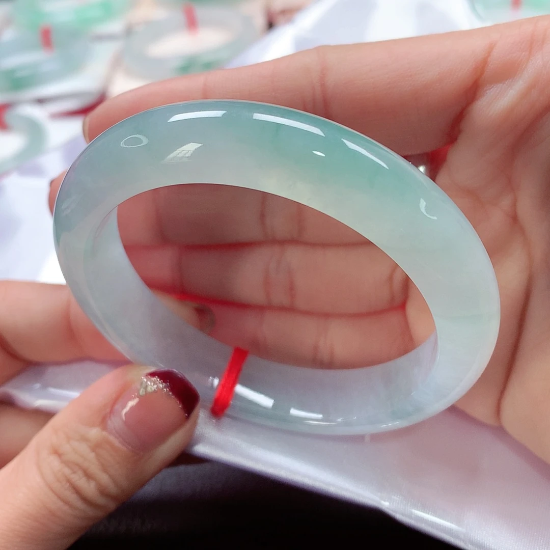 翡翠手镯未镶嵌天然A货翡翠