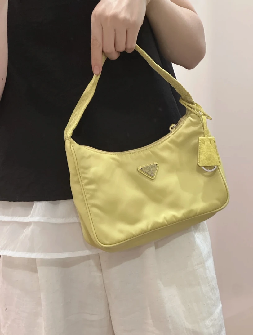 95新 Prada/普拉达 hobo2000黄色尼龙腋下手提包