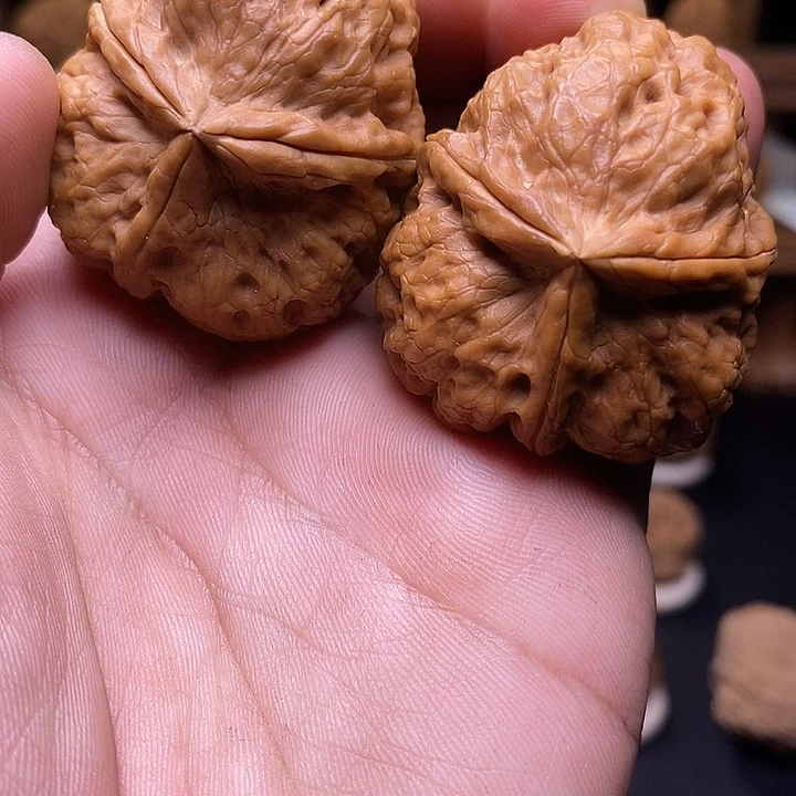 文玩核桃吊坠古玉