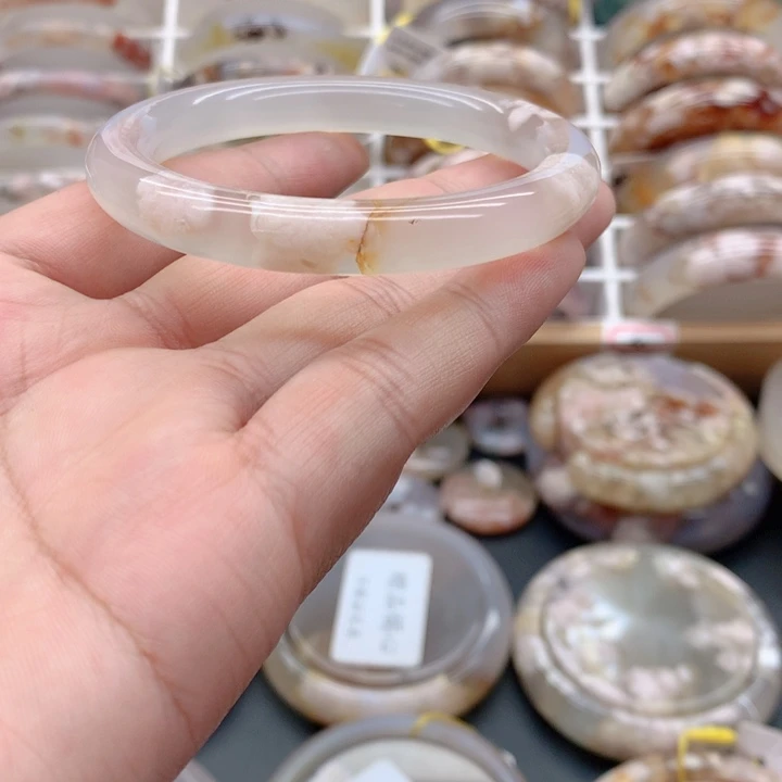 玛瑙/玉髓手镯未镶嵌52.53