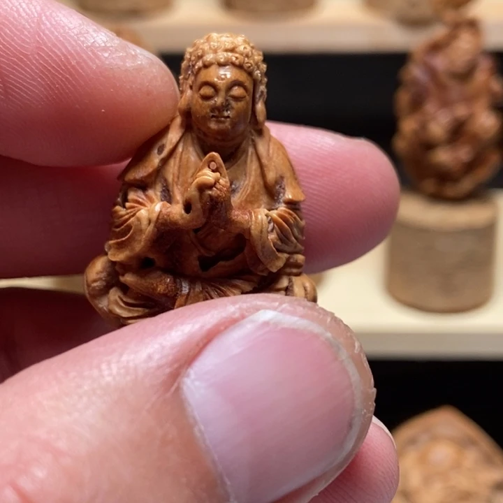 东***鸢风味纯手工桃核雕刻大日如来