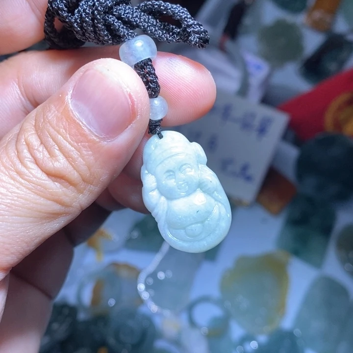 翡翠吊坠(赠链)未镶嵌