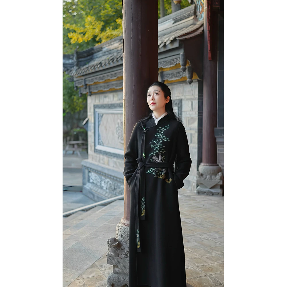 【墨听竹香】秋冬季新中式精致刺绣时尚重工气质保暖长款大衣