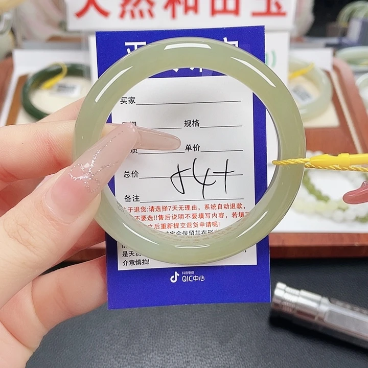 和田玉未镶嵌手镯