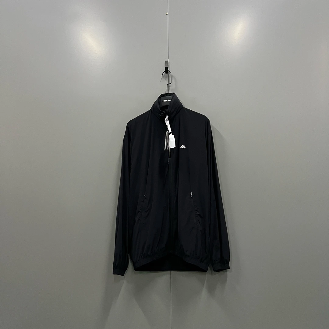 未使用 Balenciaga/巴黎世家 （ll）背后logo外套 44码/全新015735