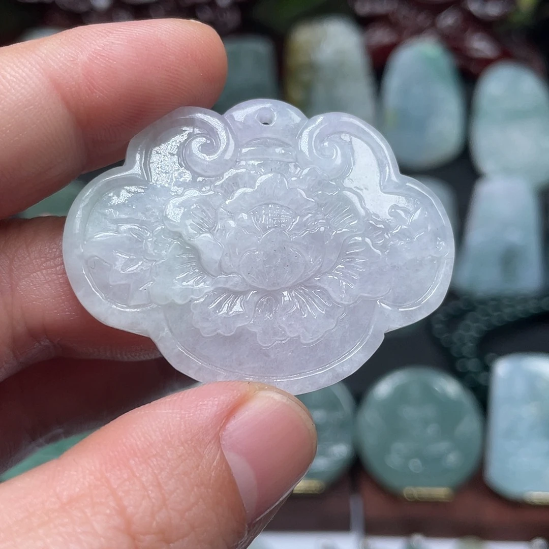翡翠未镶嵌颈饰牡丹花
