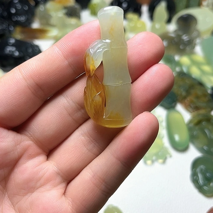 未镶嵌蛇纹石玉颈饰