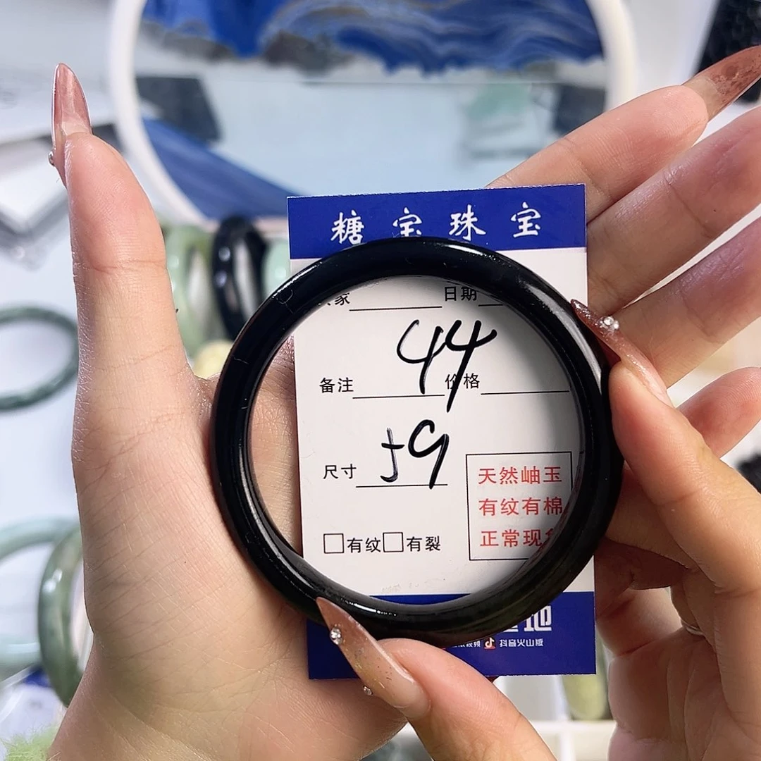 蛇纹石玉手镯未镶嵌浪***龙