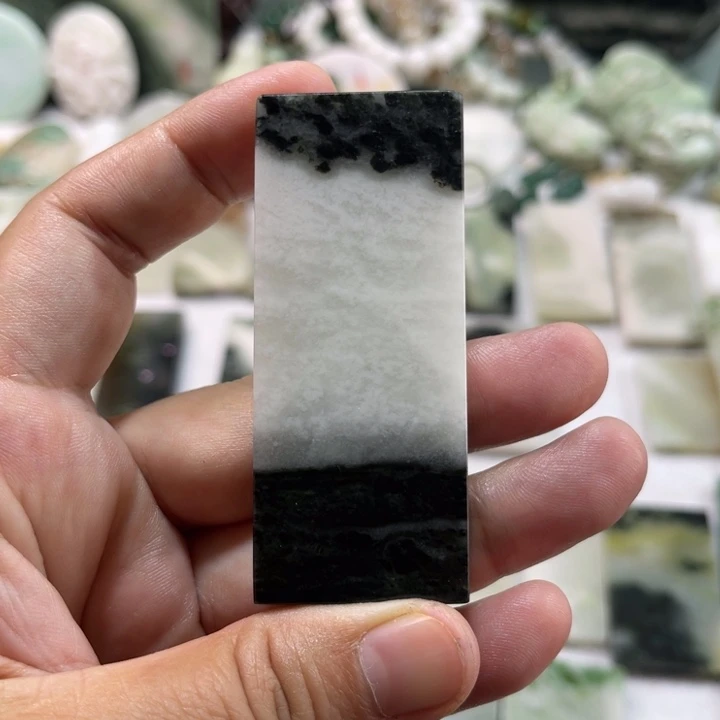 独山玉未镶嵌颈饰