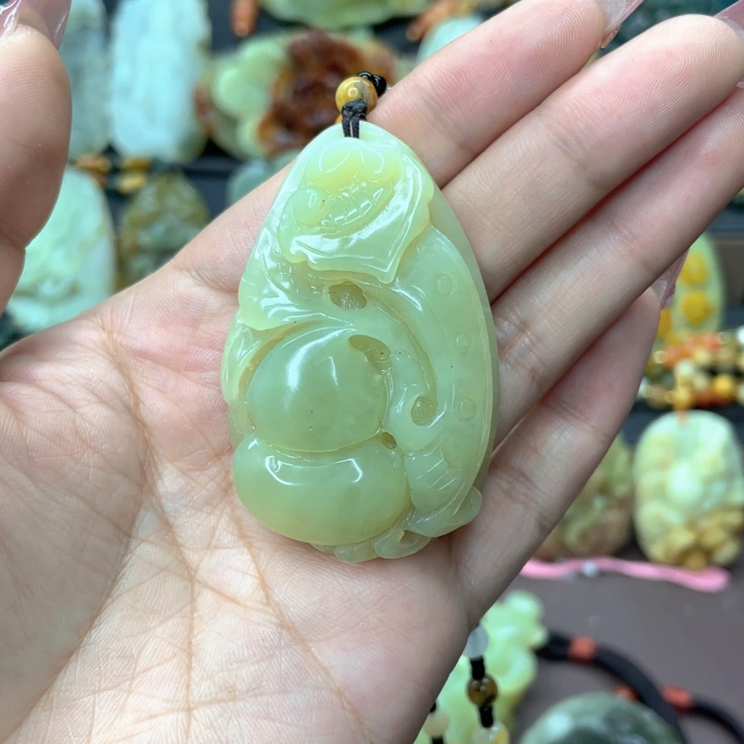 蛇纹石玉颈饰未镶嵌