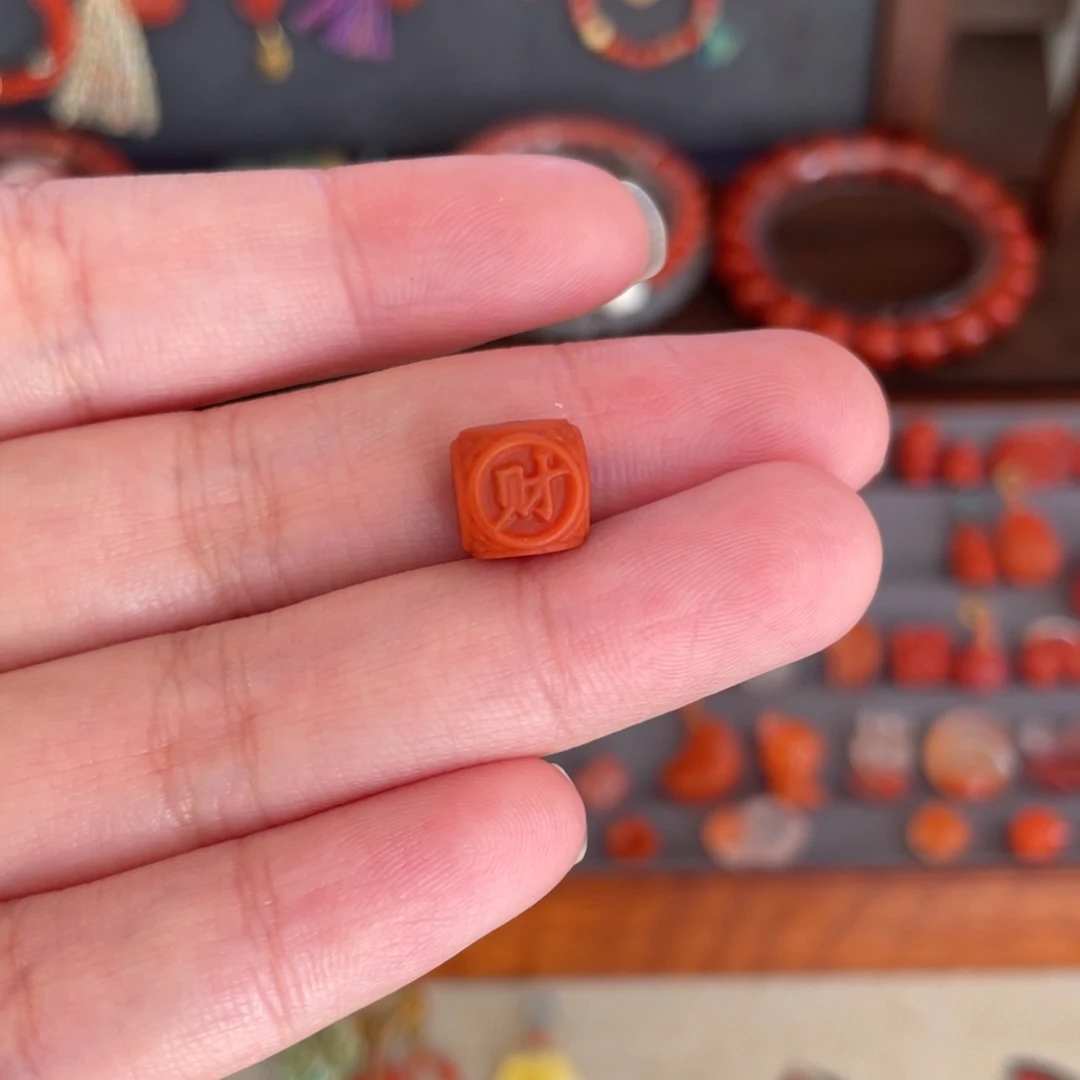 南红玛瑙未镶嵌招财进宝六方珠卡8.5