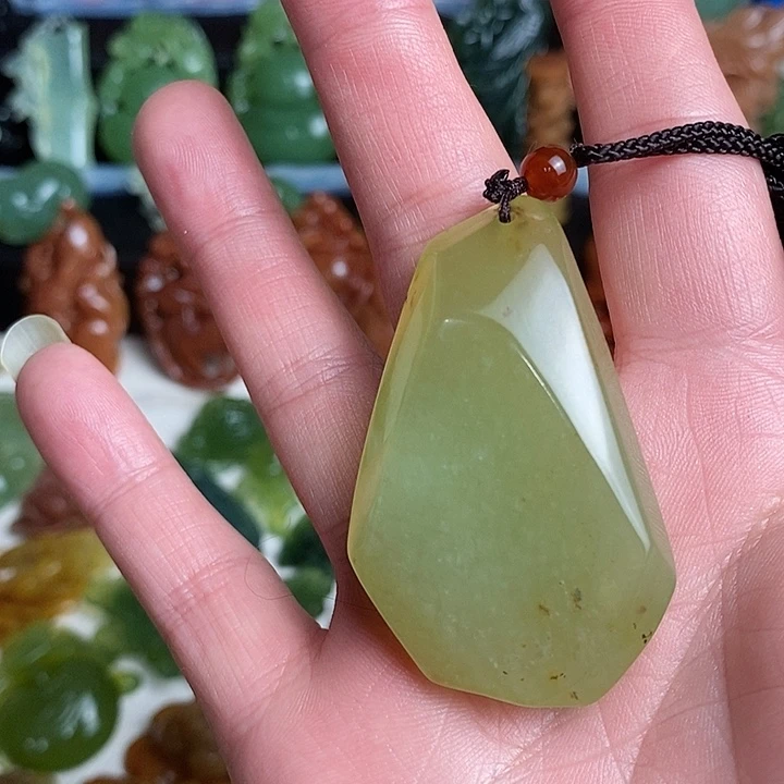 未镶嵌蛇纹石玉颈饰