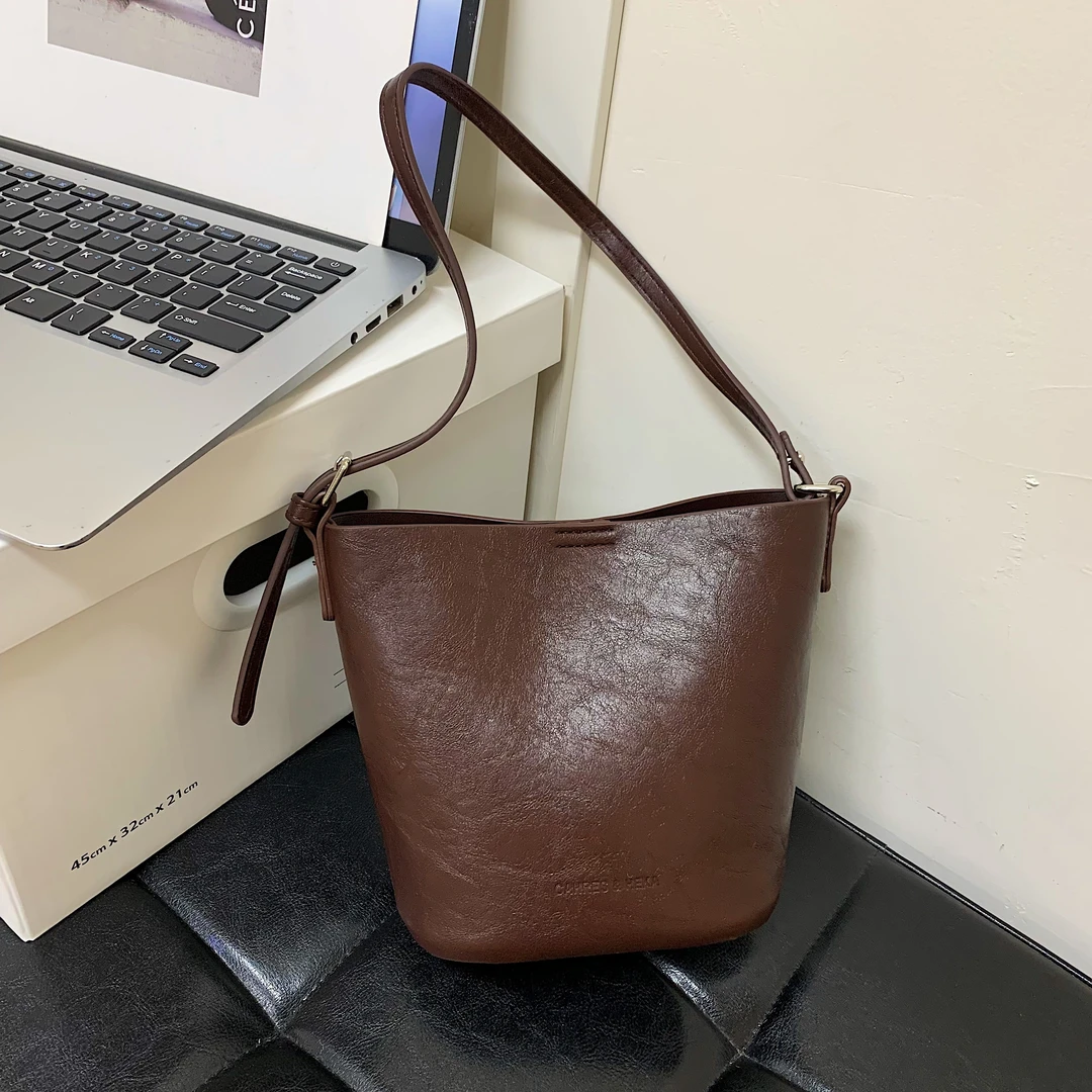 包包女2025超火新款简约水桶托特包轻奢小众高级感单肩斜挎包