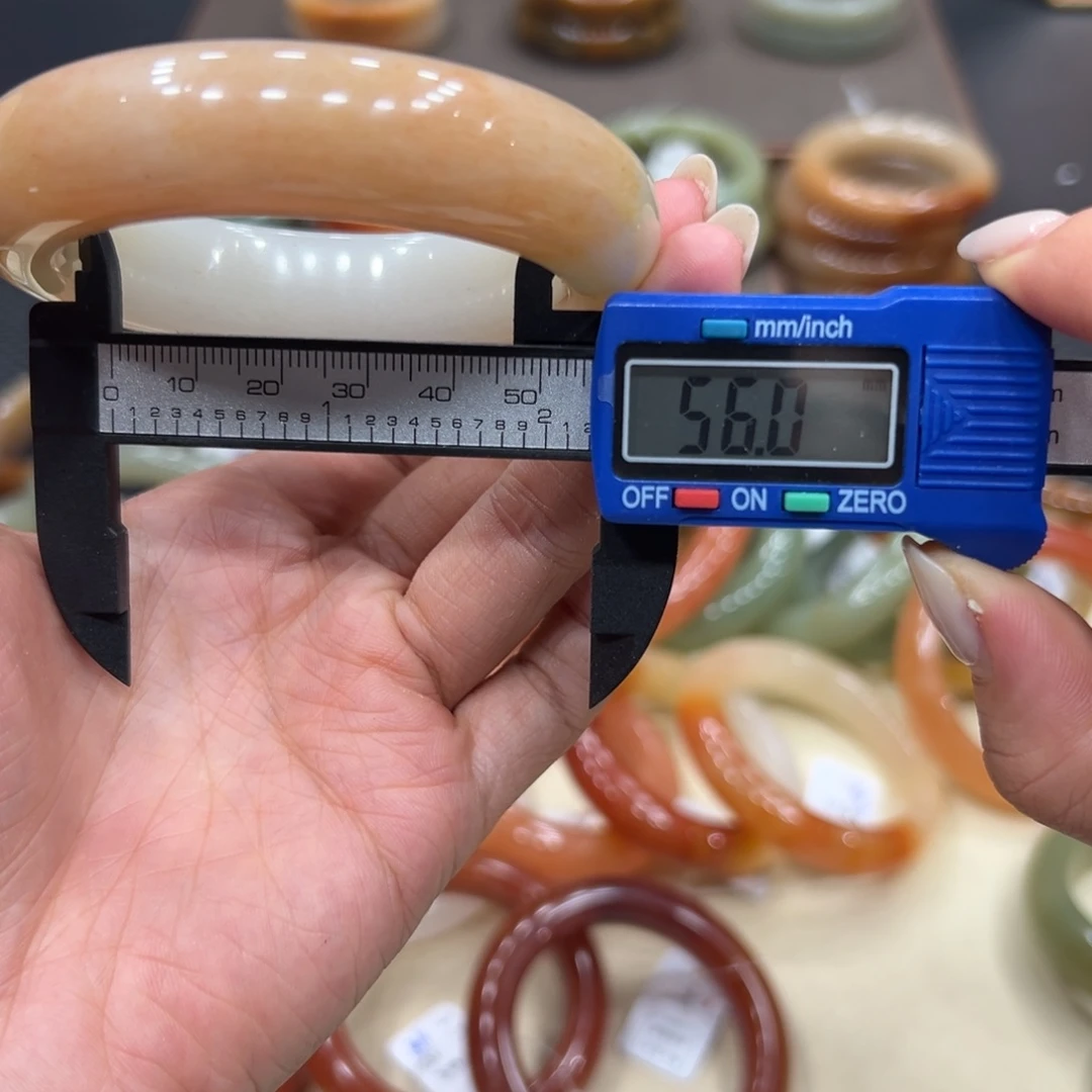 未镶嵌手镯石英质玉