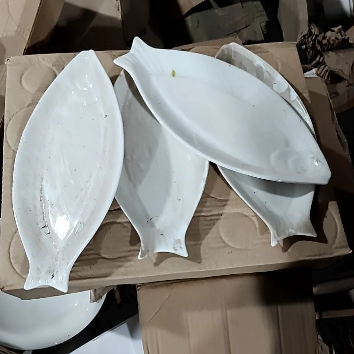 摆件盘子碗茶壶啥都有