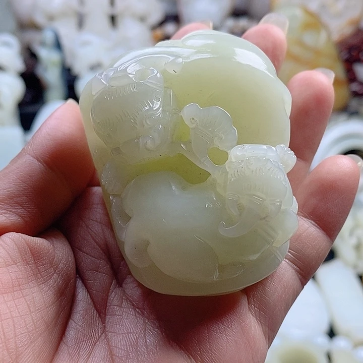 和田玉未镶嵌把件