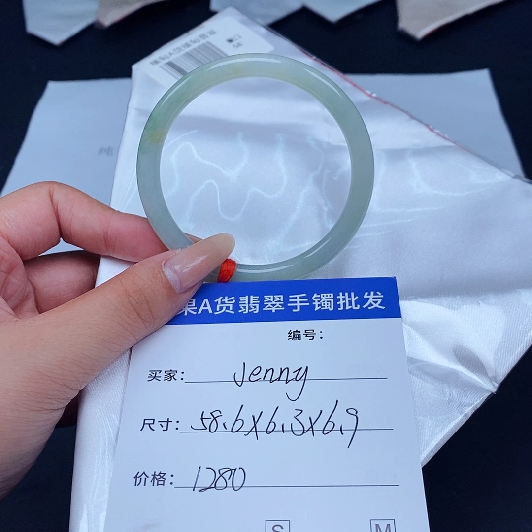 J***y翡翠未镶嵌手镯百元手镯默认瑕疵
