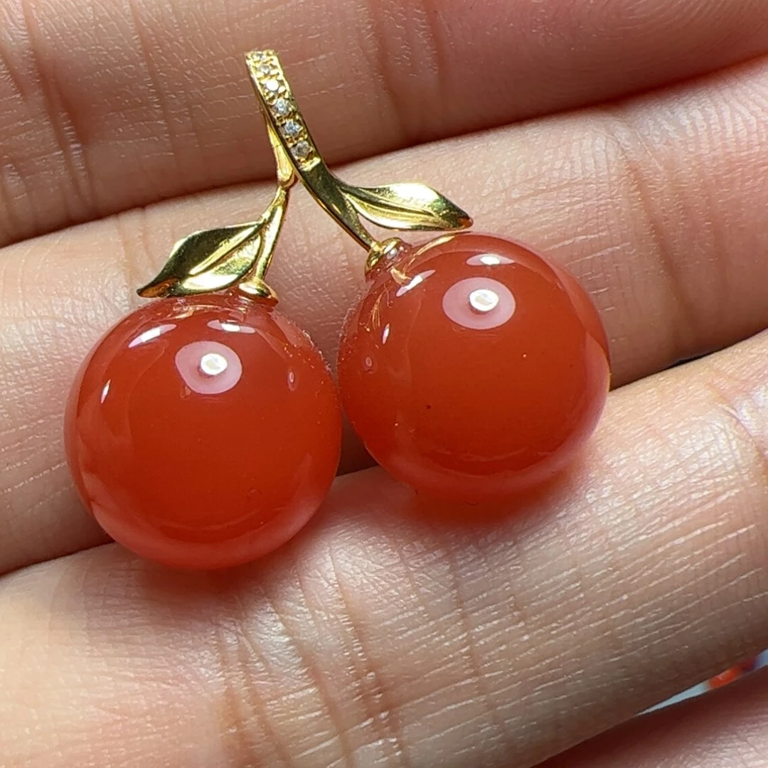 18K金镶嵌吊坠南红玛瑙