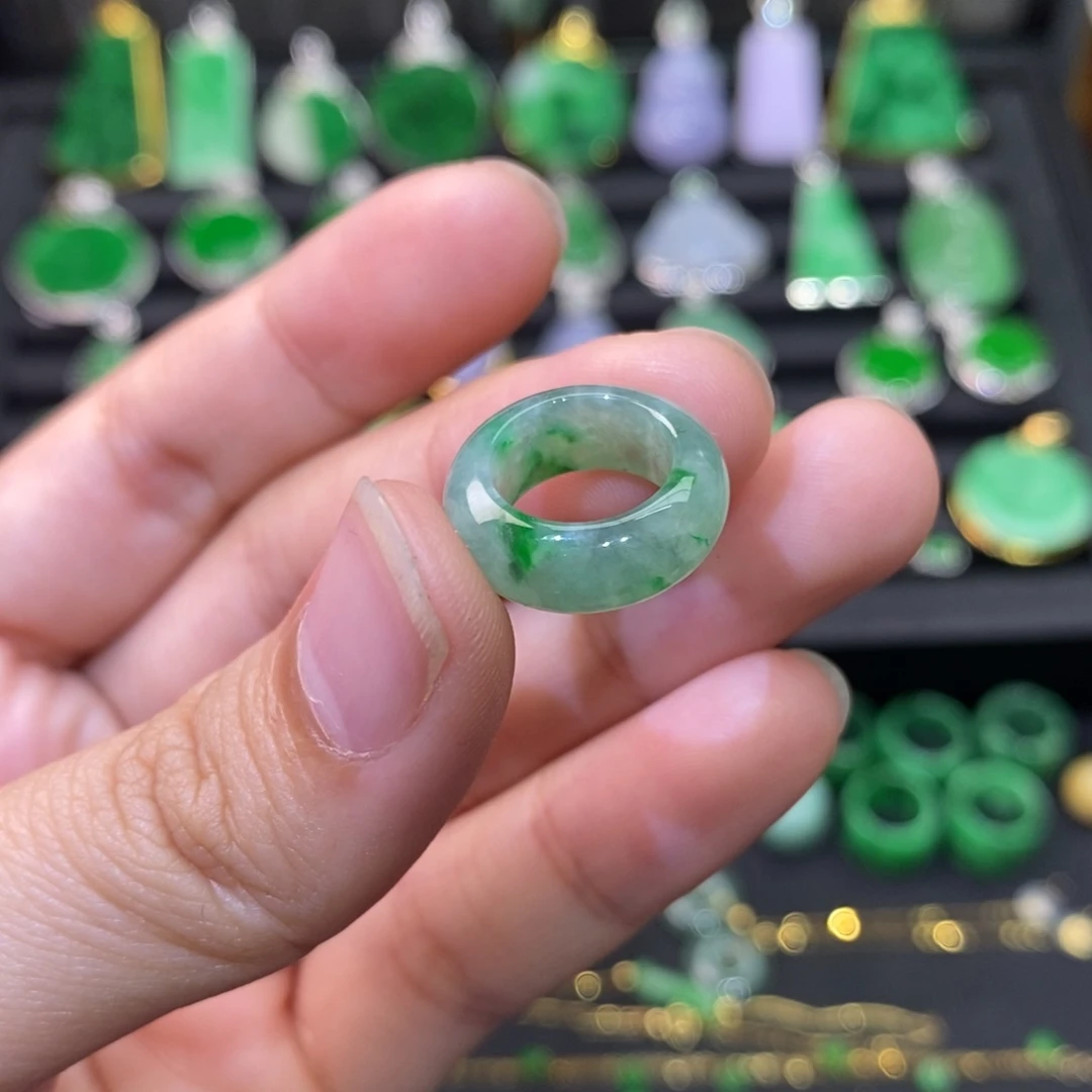 翡翠未镶嵌颈饰甜甜圈飘花