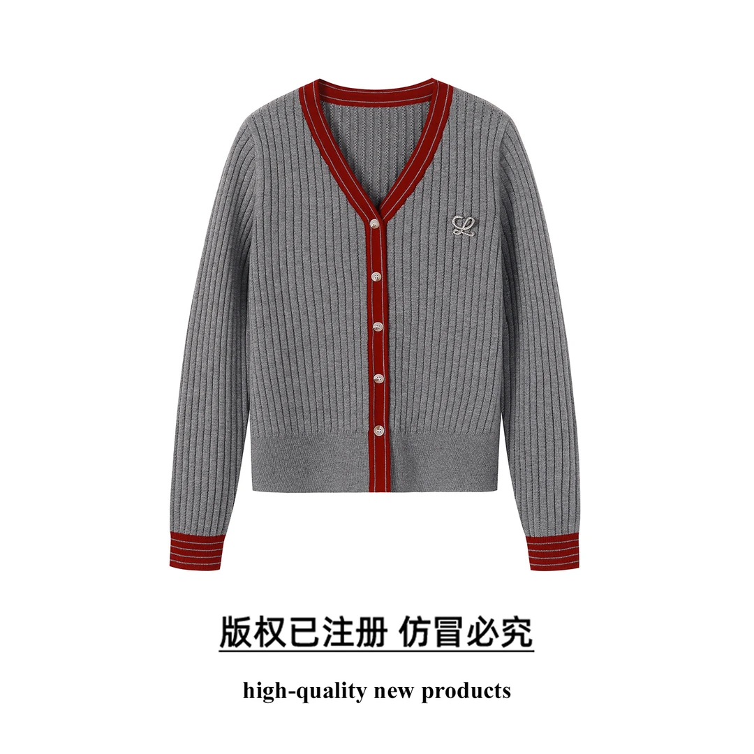 奢姿大码女装2025秋季减龄立体装饰V领上衣胖妹妹坑条时尚针织衫