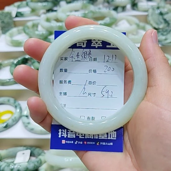 余***惜透闪石-蛇纹石玉未镶嵌手镯