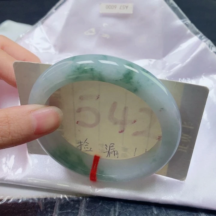 56.57圈冰润飘花缅甸天然翡翠手镯