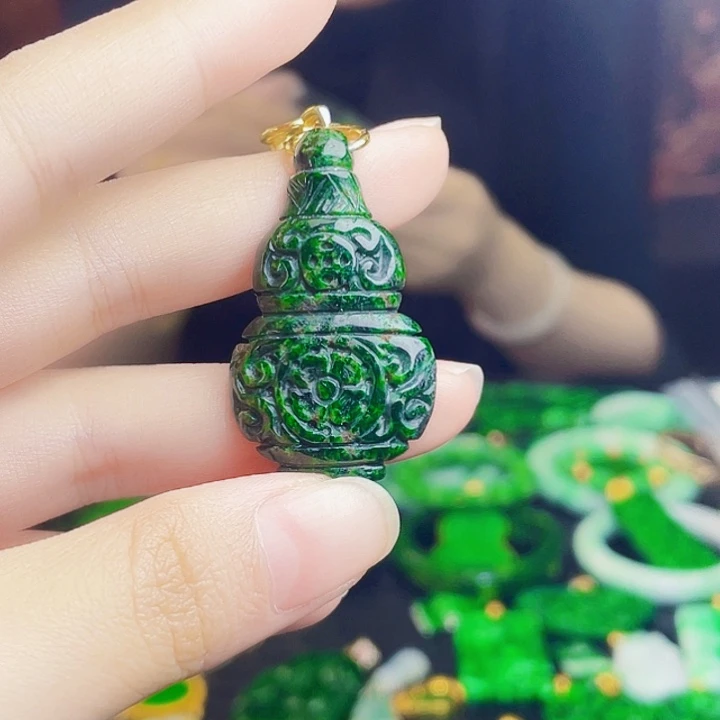 颈饰未镶嵌翡翠多样性