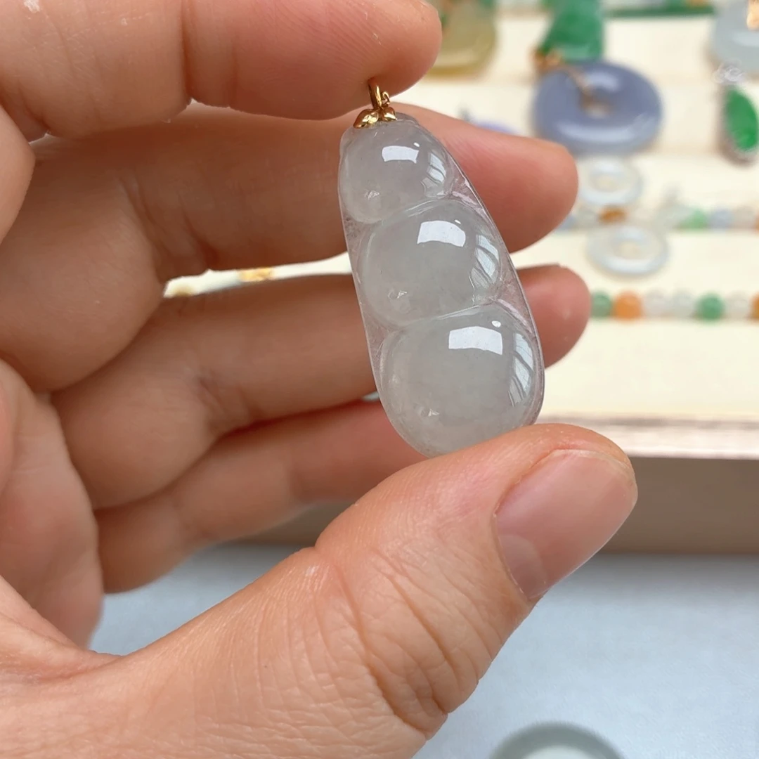 翡翠18K金镶嵌颈饰翡翠豆子