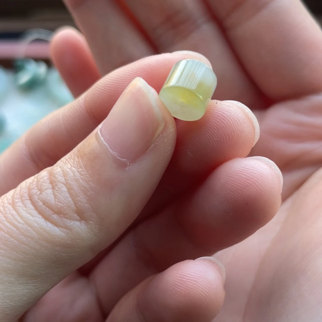 翡翠颈饰未镶嵌小筒珠