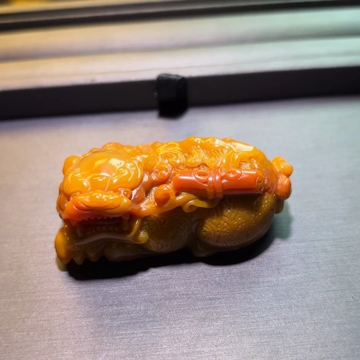 小***﹌石英质玉（黄龙玉）未镶嵌颈饰