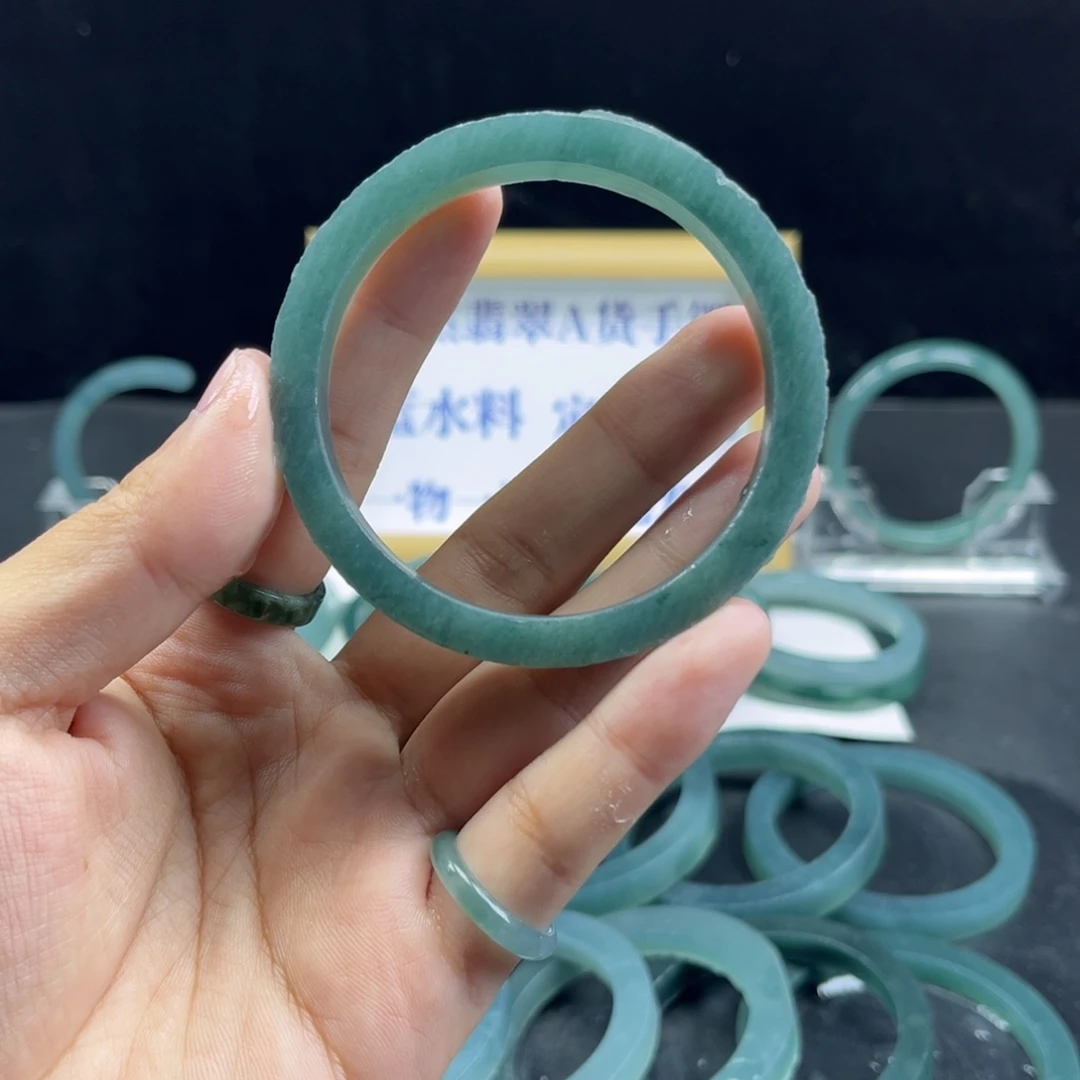 郑***福定制翡翠未镶嵌手镯