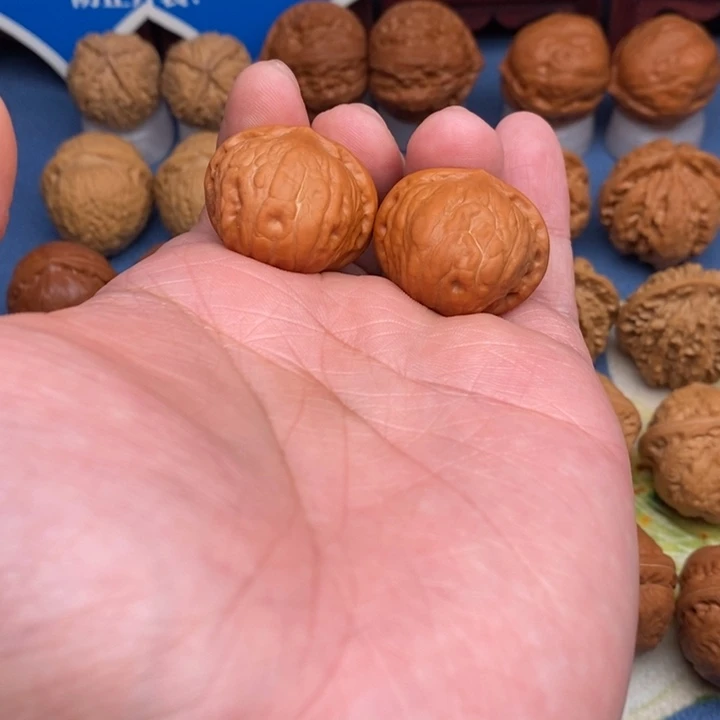 文玩核桃把件?瓷娃娃