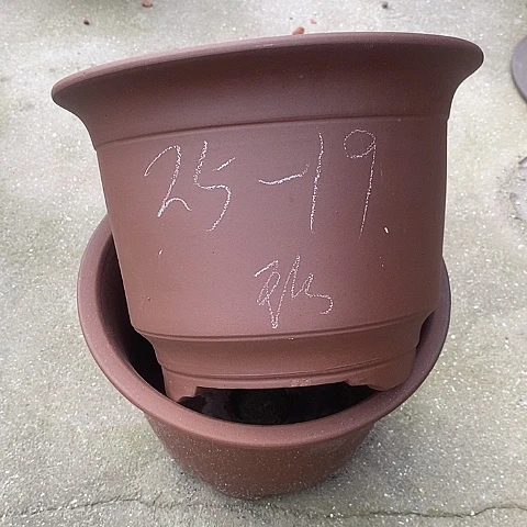 中国宜兴紫砂花盆，