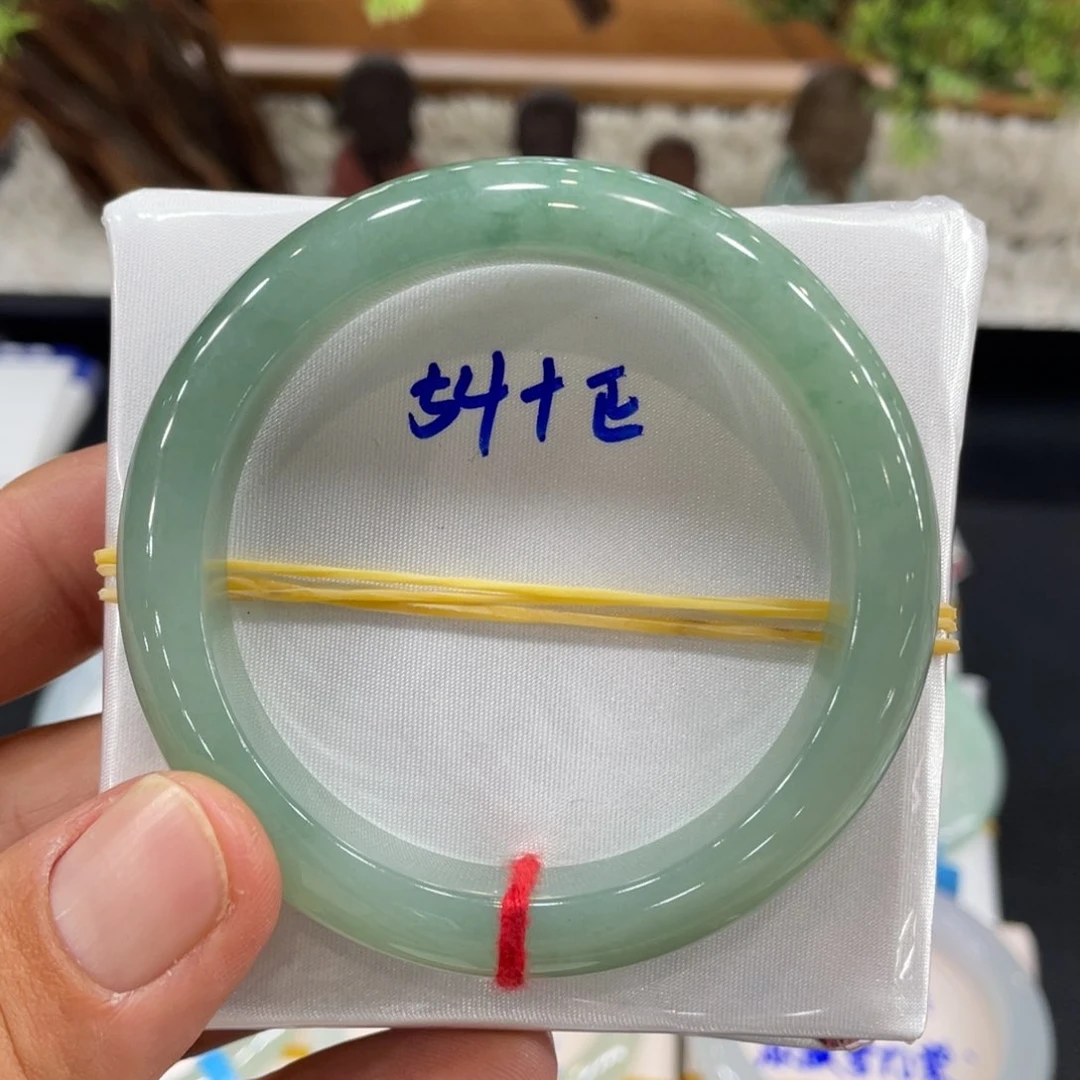 翡翠手镯未镶嵌缅甸
