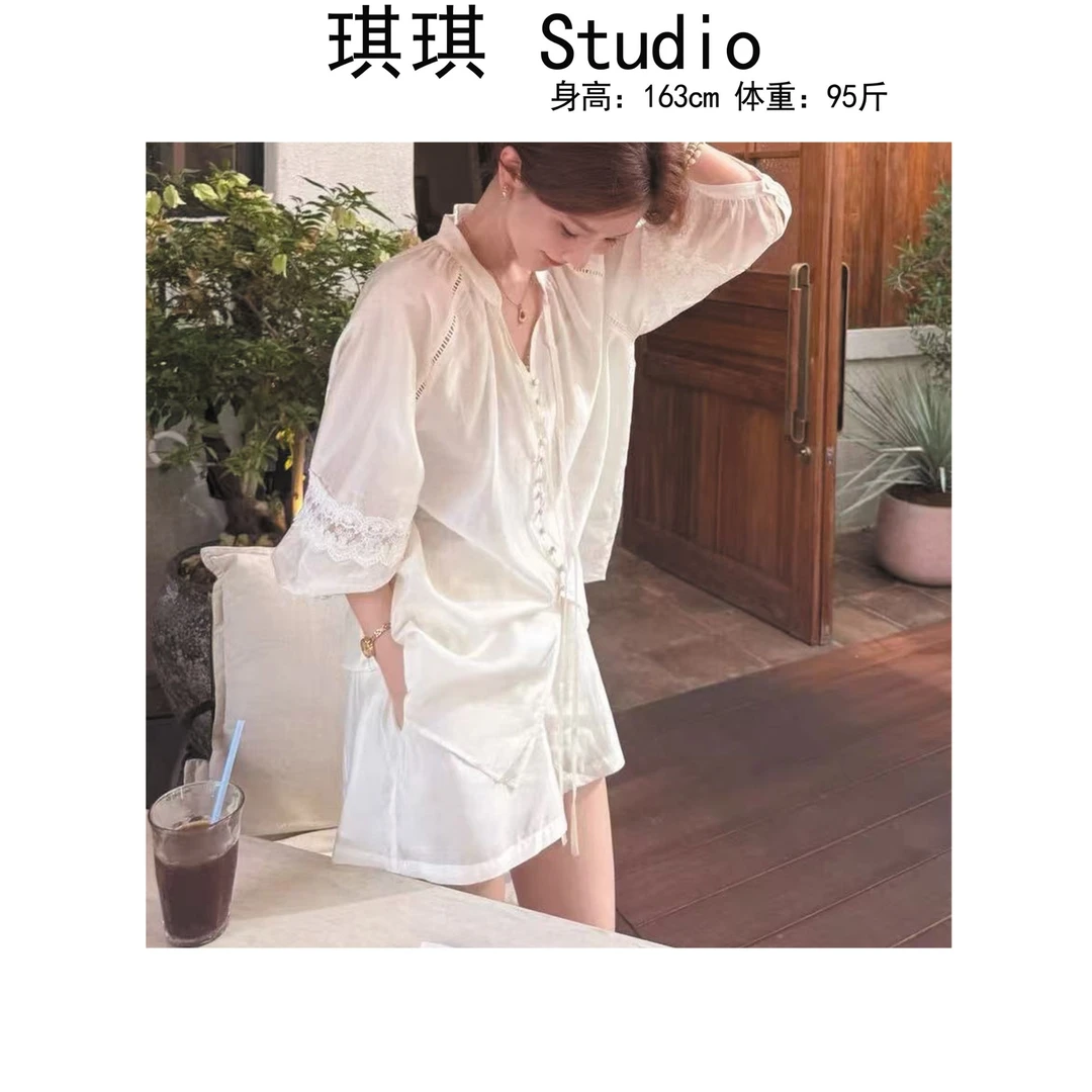 《琪琪家》夏季新款轻奢高级感镂空系带排扣上衣休闲短裤两件套-O