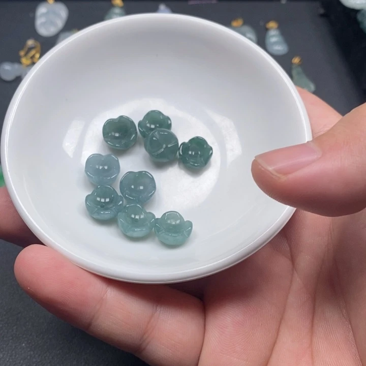 翡翠未镶嵌颈饰翡翠首饰