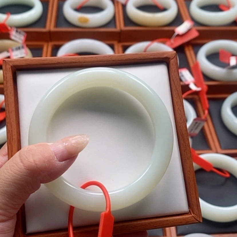 【闪购商品】未镶嵌手镯和田玉