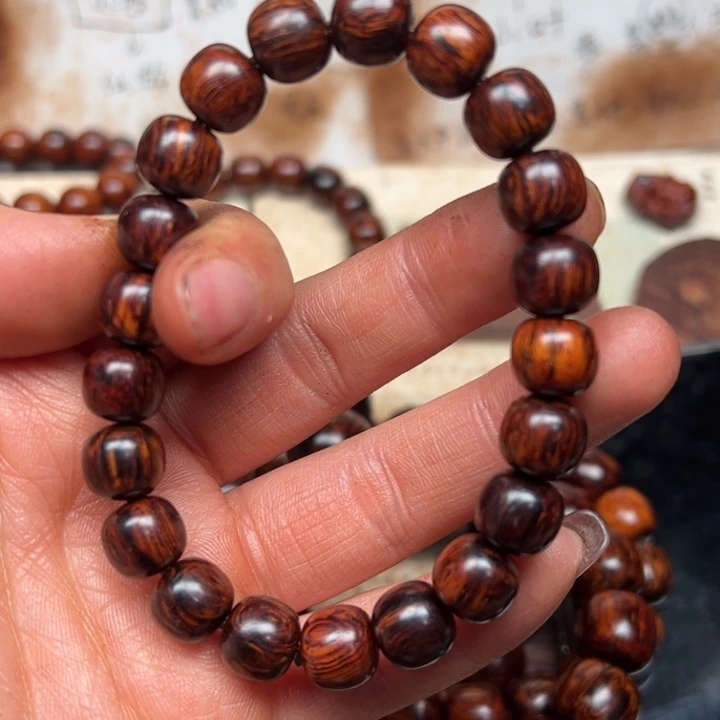 藤类海南红降10老型黑金底天花板