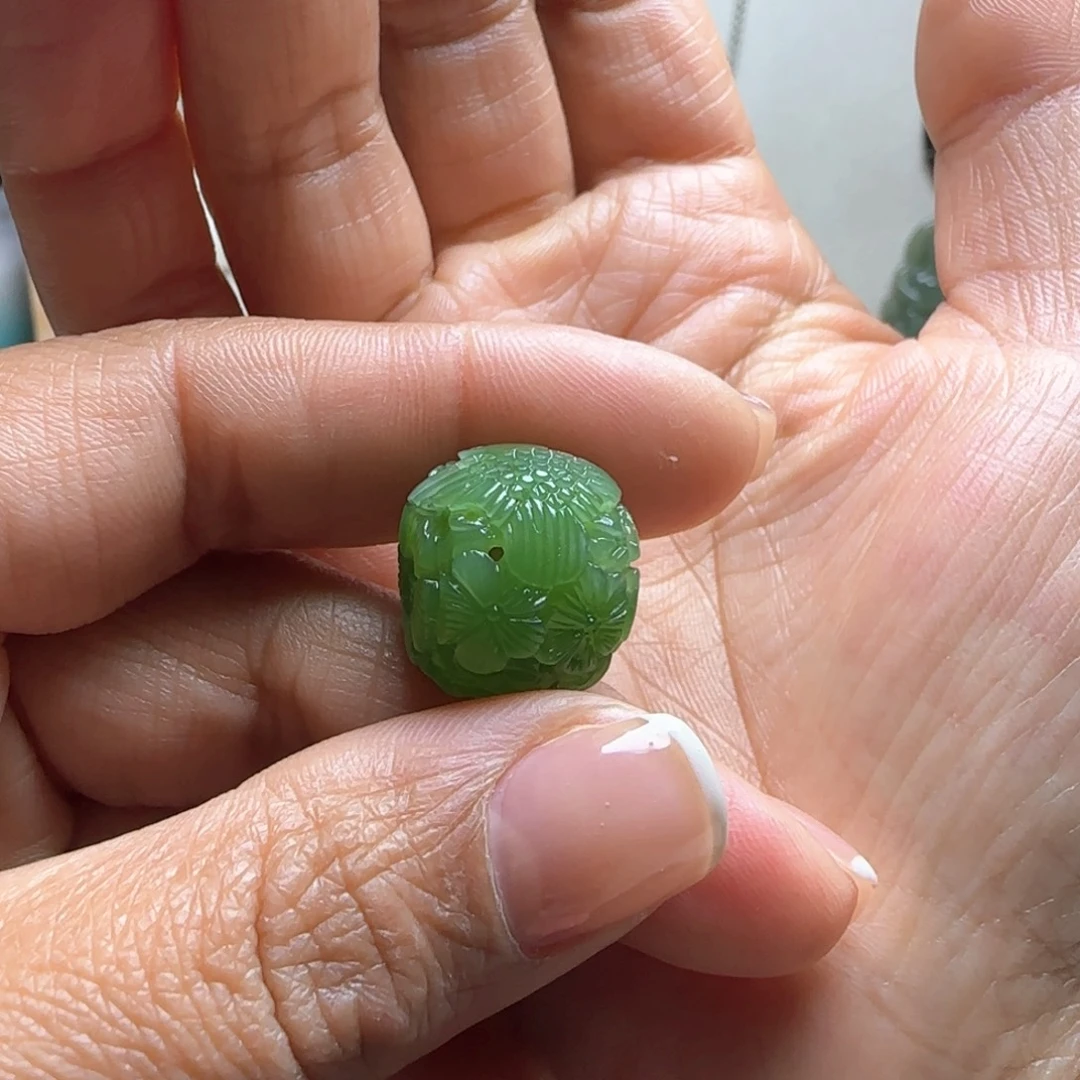 L***G和田玉未镶嵌手串