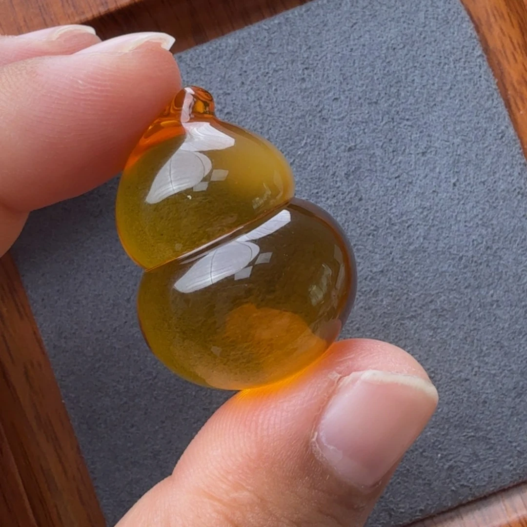 ミ***风未镶嵌琥珀裸石8.1克