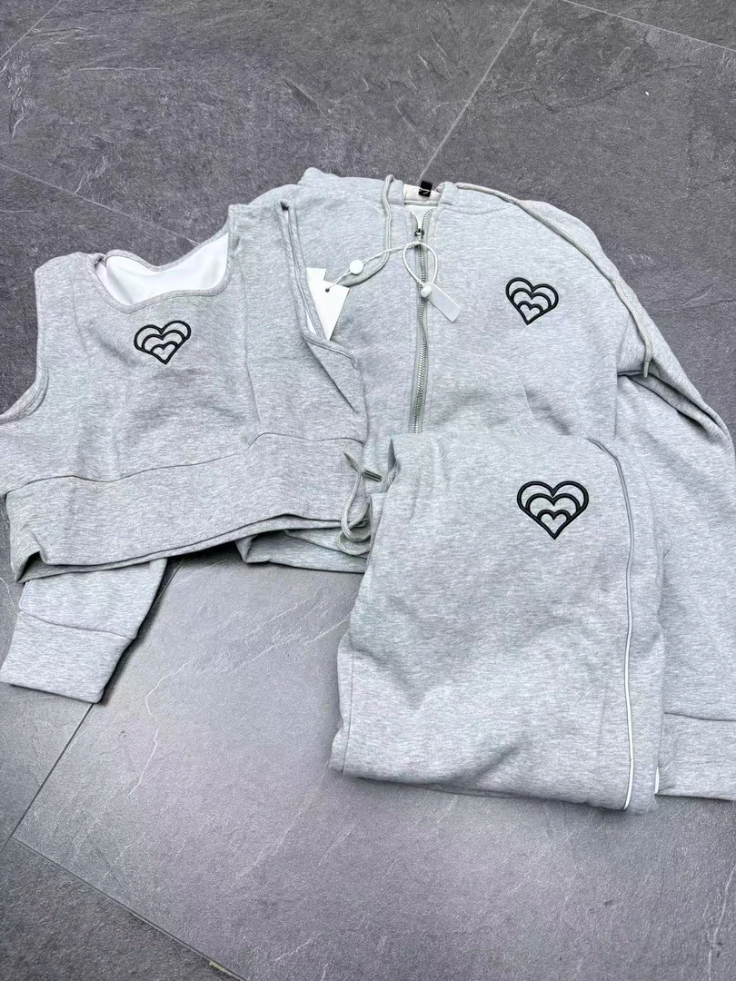 C24-3三色“重叠爱心”背心外套长裤三件套套装（9002/8999）