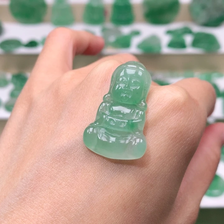 颈饰未镶嵌石英质玉