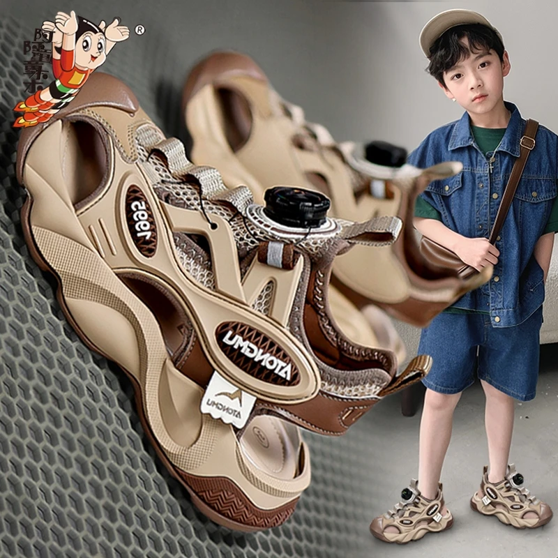 阿童木男童凉鞋帅气软底2025新款夏季防滑儿童包头沙滩凉拖旋转扣