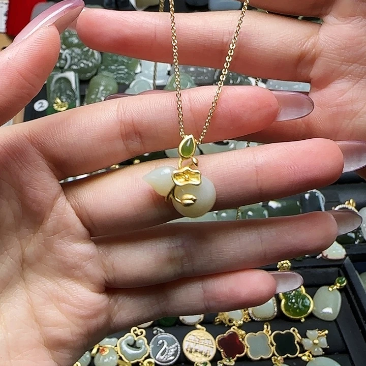 和田玉银S925镶嵌吊坠(赠链)