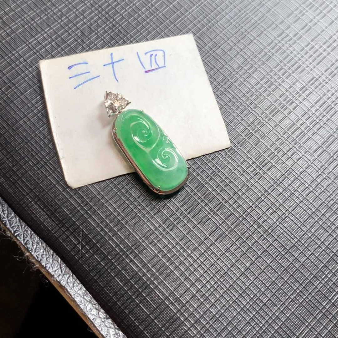 颈饰18K金镶嵌翡翠翡翠