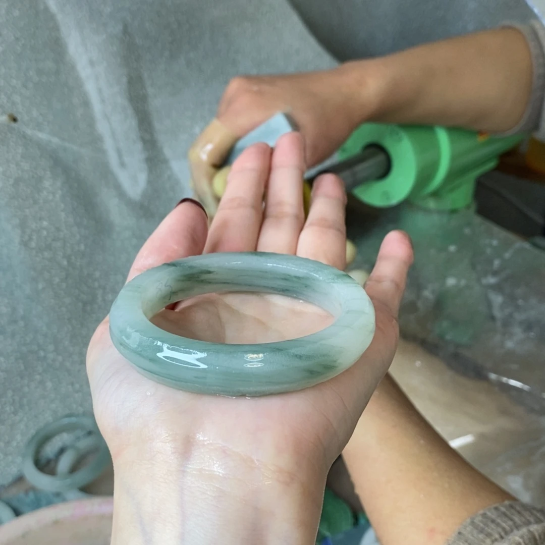 石英质玉手镯未镶嵌超****羊定制