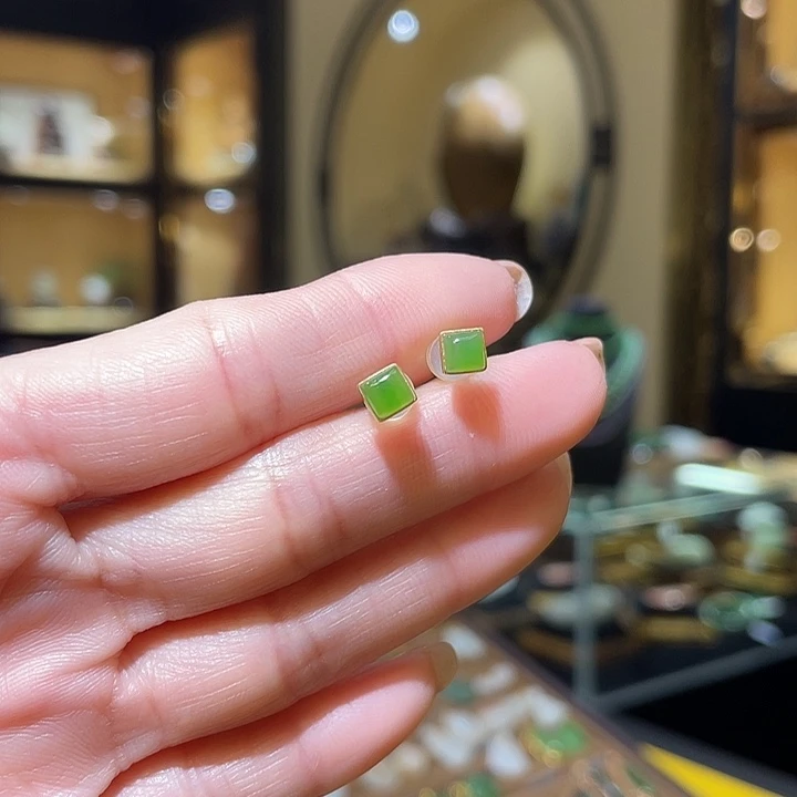 18K金镶嵌和田玉耳饰