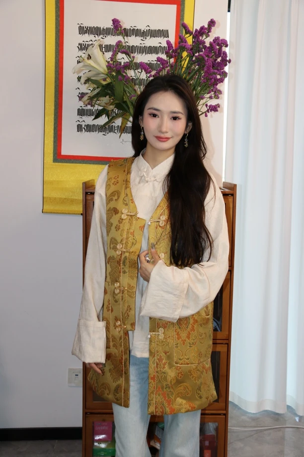 珊卓|单件·马甲服装网红长款上衣圆领黑色中式拼接藏服提花